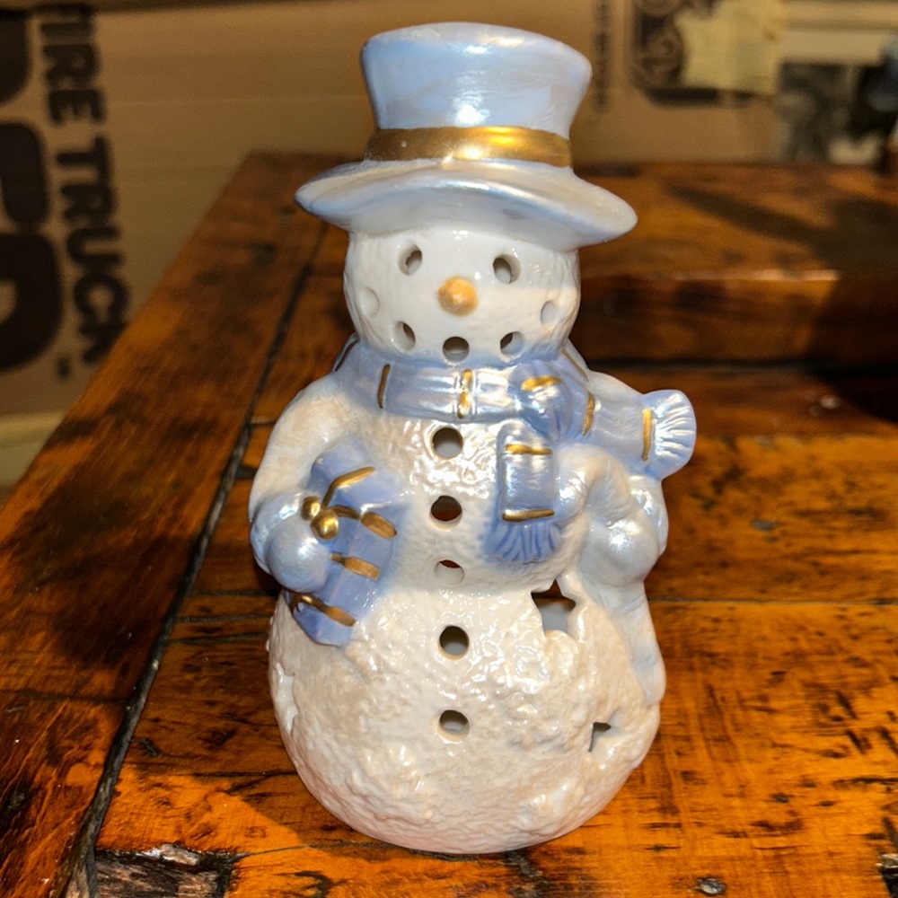 Snowman tea light candle holder